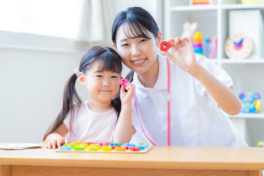 フォニックスが得意な日本人講師から学べる
