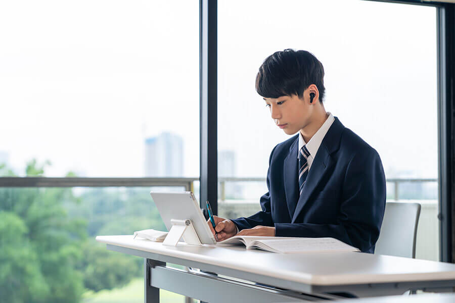 日本語で深く理解できるから“伸びが早い